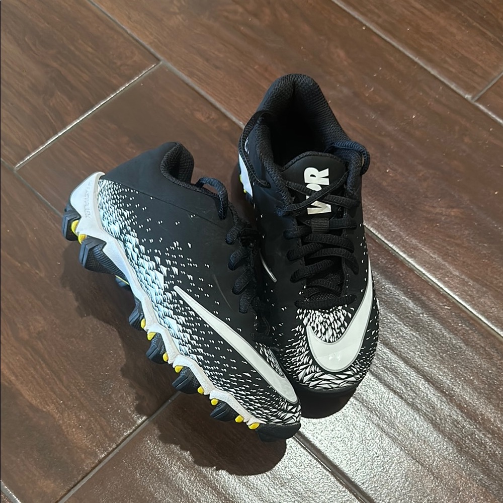 Nike Kids Black Soccer Cleats